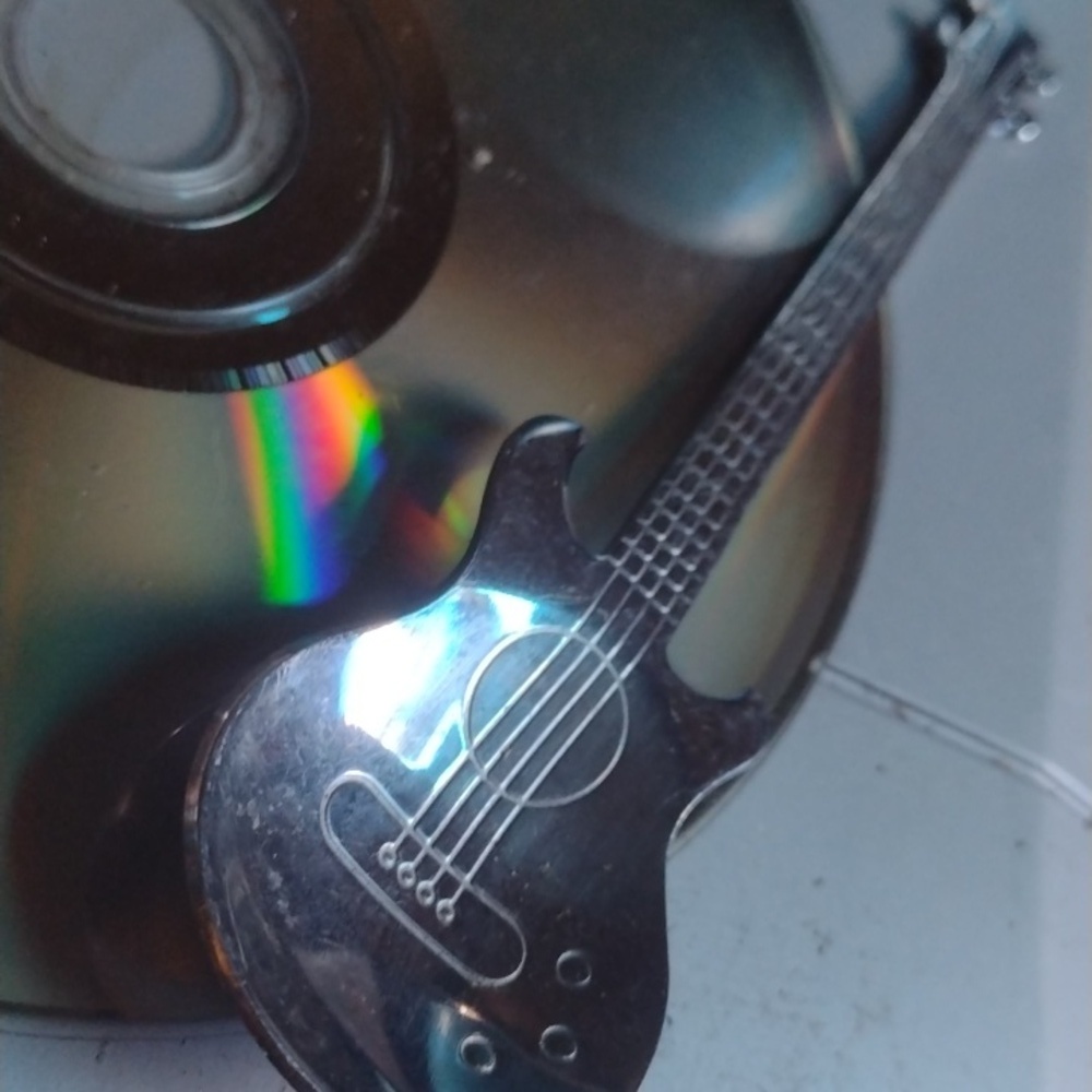 Guitar+🎸 - Picture 2 of 5